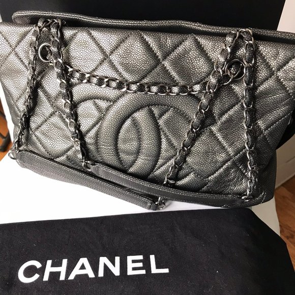 AUTHENTIC Chanel Large Tote Bag - Picture 1 of 16